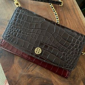 Tory Burch Robinson Embossed Chain Wallet
